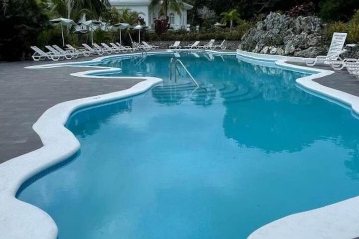 Hotel Pool