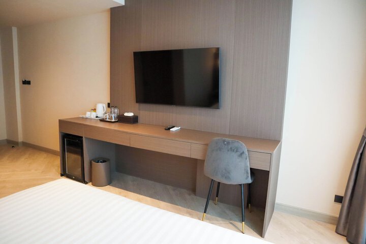 Room 7 of 103