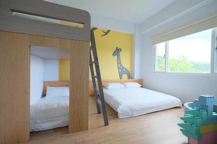Room 10 of 19