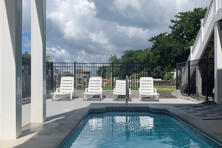 Pool 18 of 33