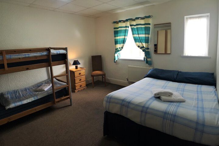 Room 17 of 102