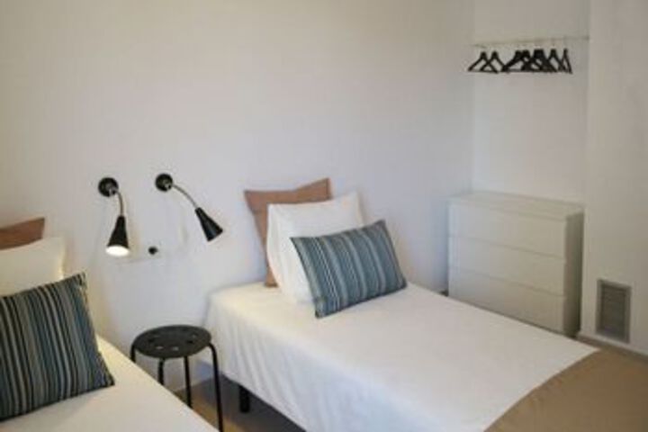 Room 8 of 12