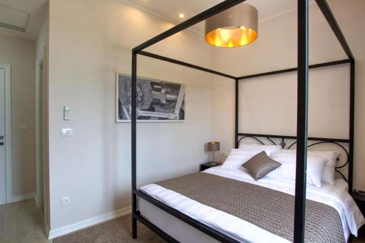 Room 49 of 229