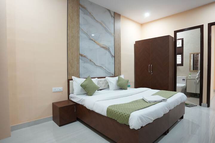 Room 12 of 36