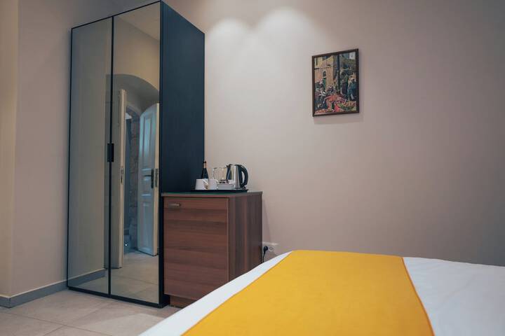 Room 22 of 74