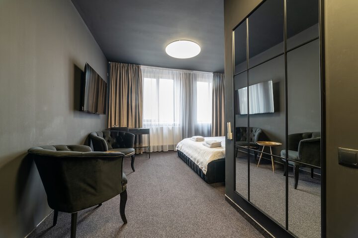 Room 42 of 112