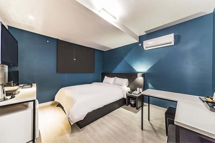 Room 10 of 21