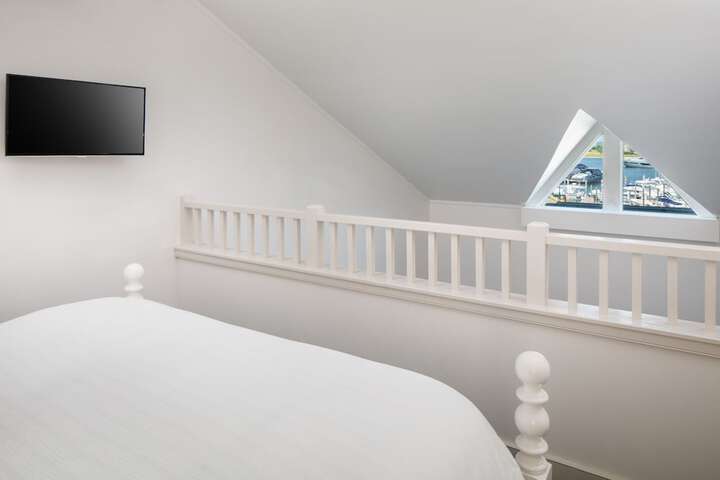 Signature Village Deluxe King Bed (10 of 15)