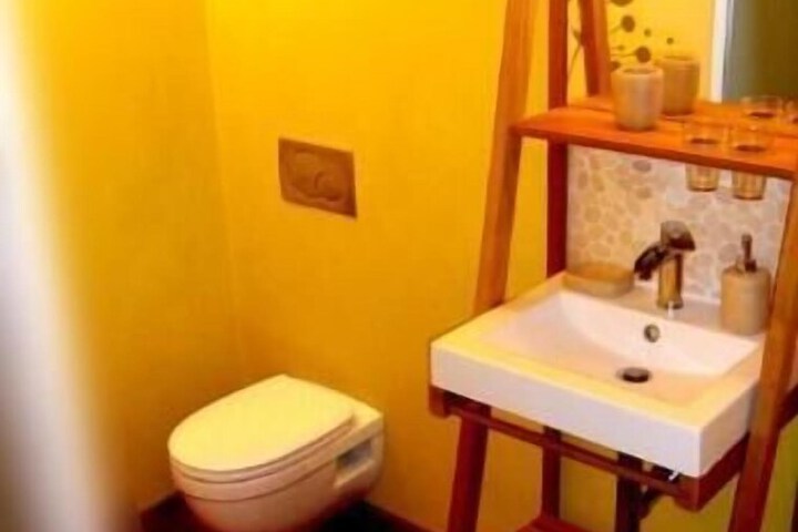 Room 8 of 25