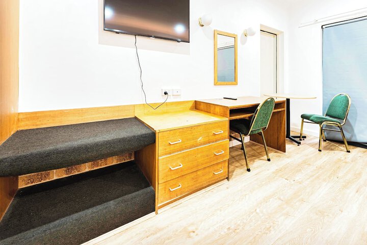 Room 9 of 62