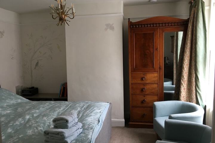 Room 5 of 8