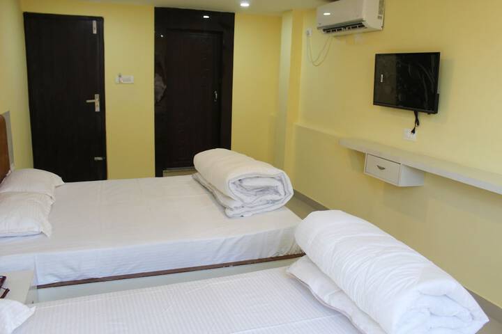 Room 13 of 33