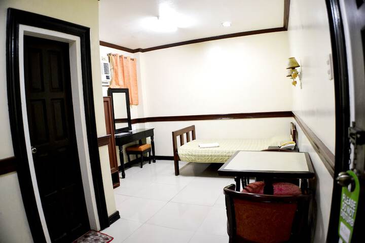 Room 9 of 38