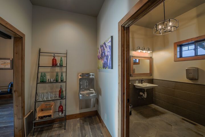 Ballroom/Hall 42 of 46