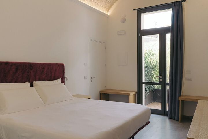 Room 2 of 66