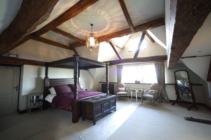 Room 6 of 63