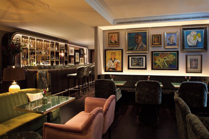 Lounge 166 of 224
