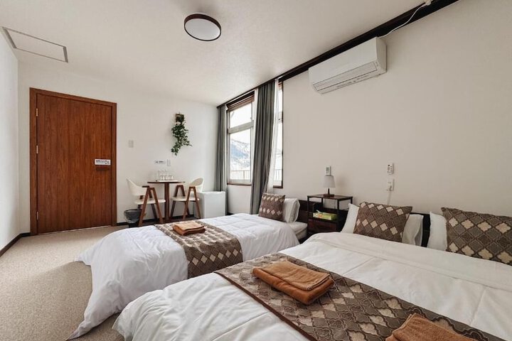 Room 16 of 40