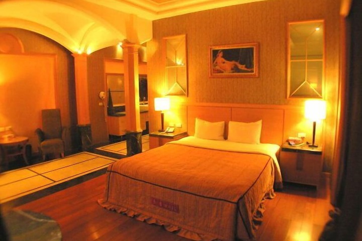 Room 13 of 52