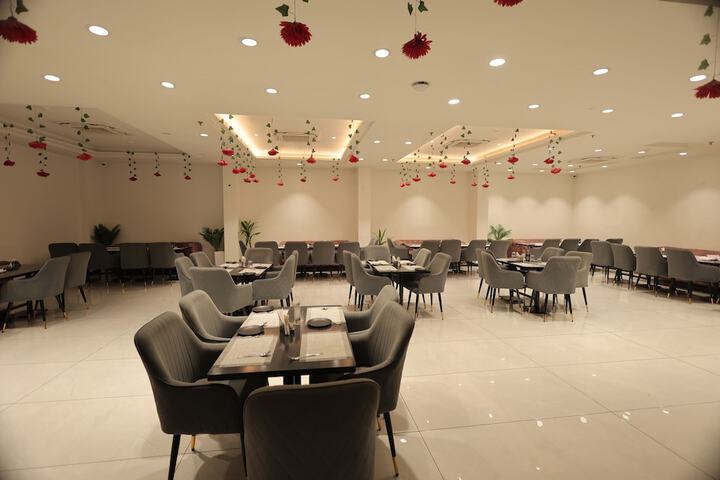 Dining 11 of 12