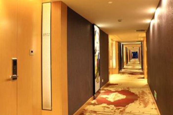 Ballroom/Hall 8 of 11