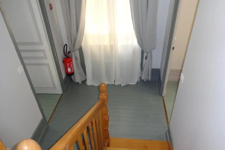 Room 6 of 11