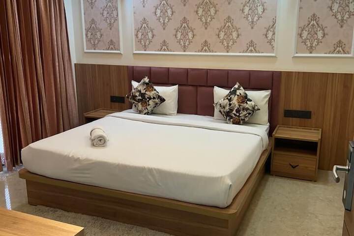 Room 5 of 15