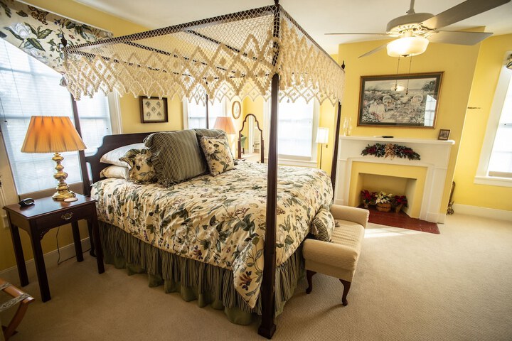 Room 6 of 75