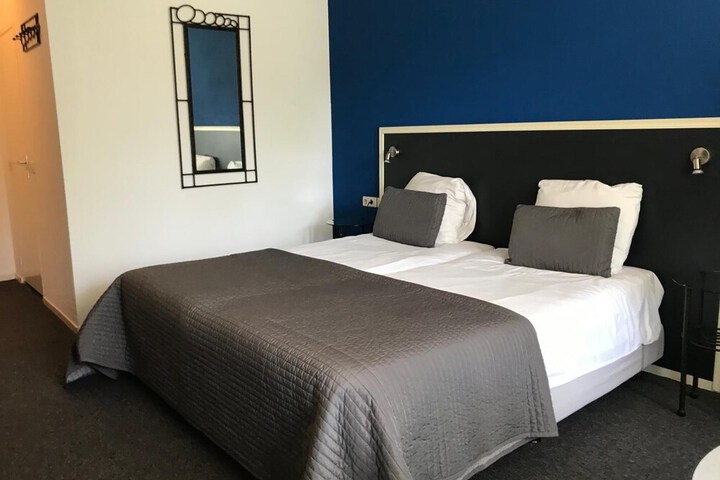 Room 13 of 50