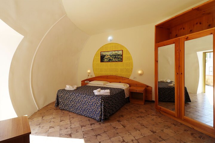 Room 42 of 150