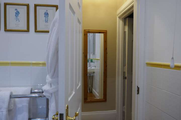 Room 7 of 79