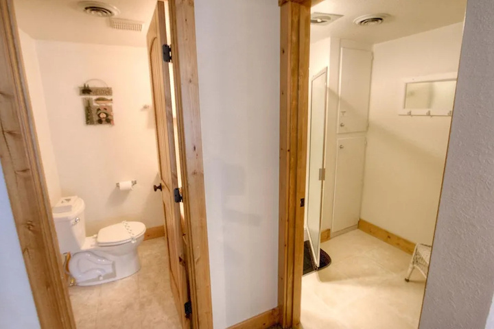 Room 10 of 18