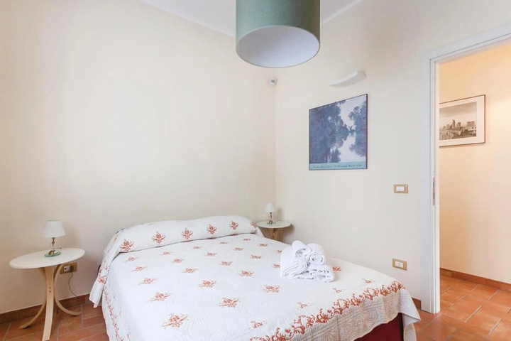 Room 4 of 12