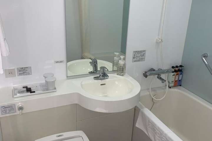 Room 8 of 12