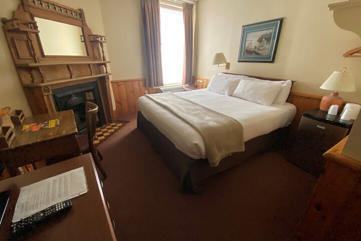 Room 7 of 33
