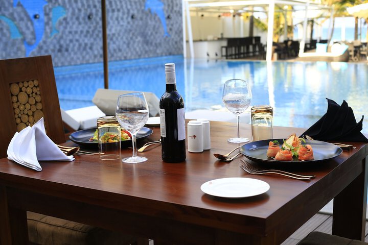 Dining 6 of 16