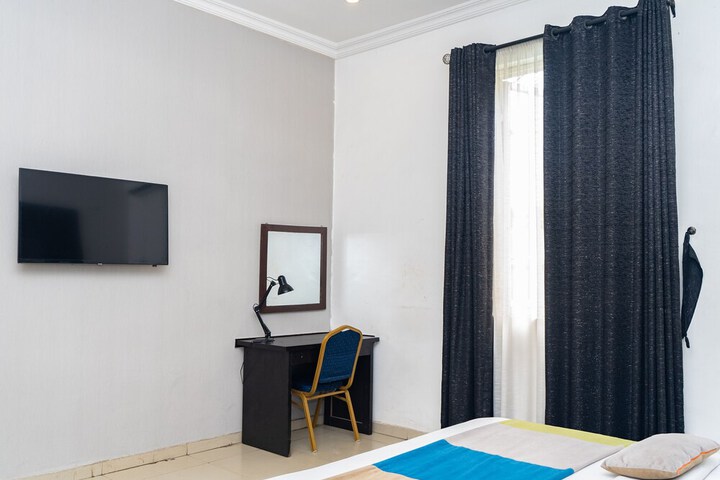 Room 6 of 33