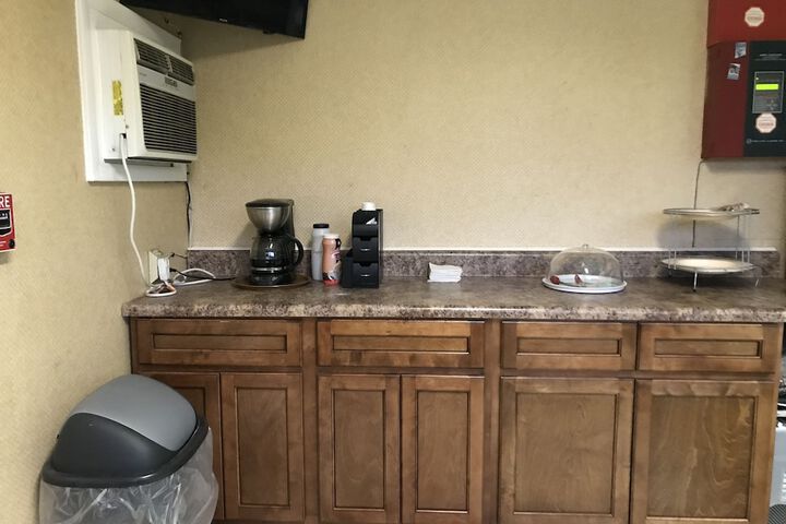 Breakfast/Coffee Service 19 of 22