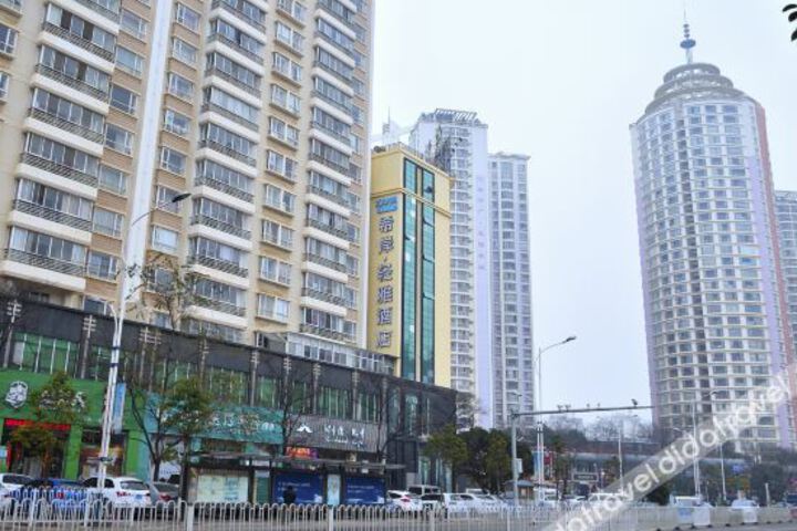 Xana Lite Hotel (Kunming Linyuqiao Metro Station Yaolong Kangcheng)