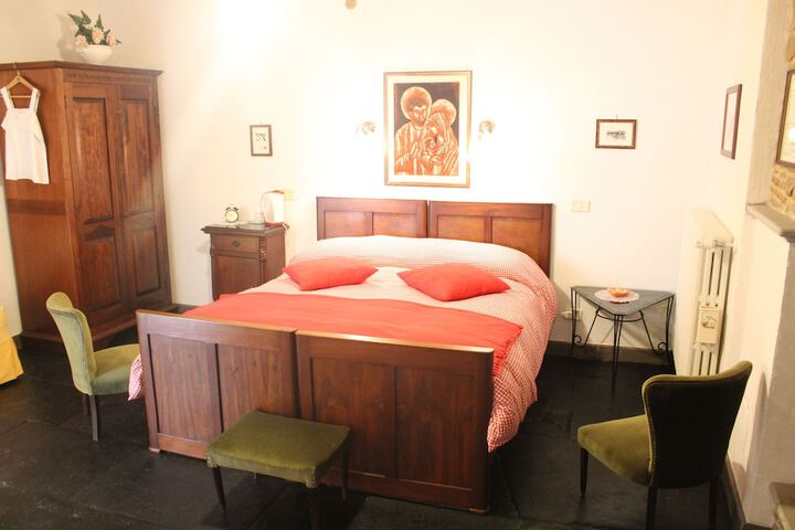 Room 6 of 62