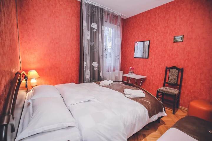 Room 17 of 39