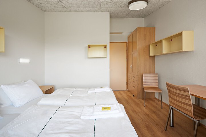 Room 10 of 31