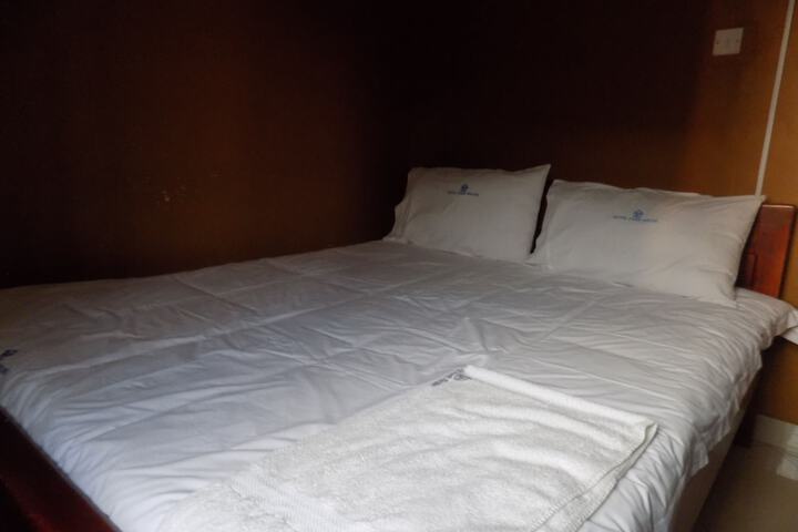Room 8 of 23