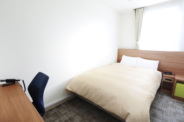 Room 4 of 9