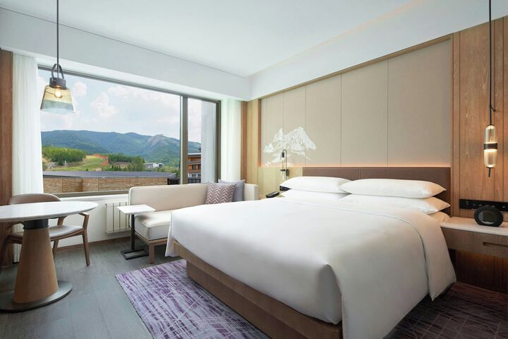 Room 26 of 60