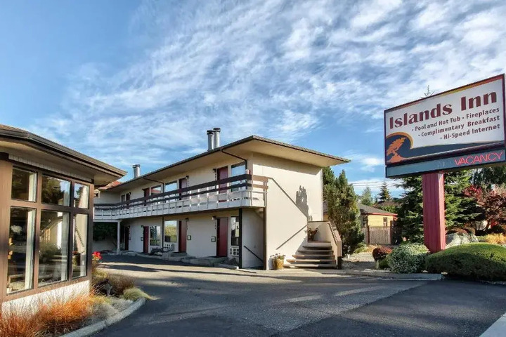ISLANDS INN