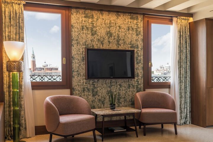Room 21 of 57