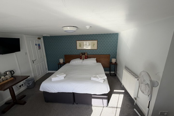 Room 6 of 19