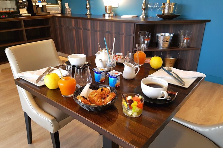 Breakfast/Coffee Service 31 of 57