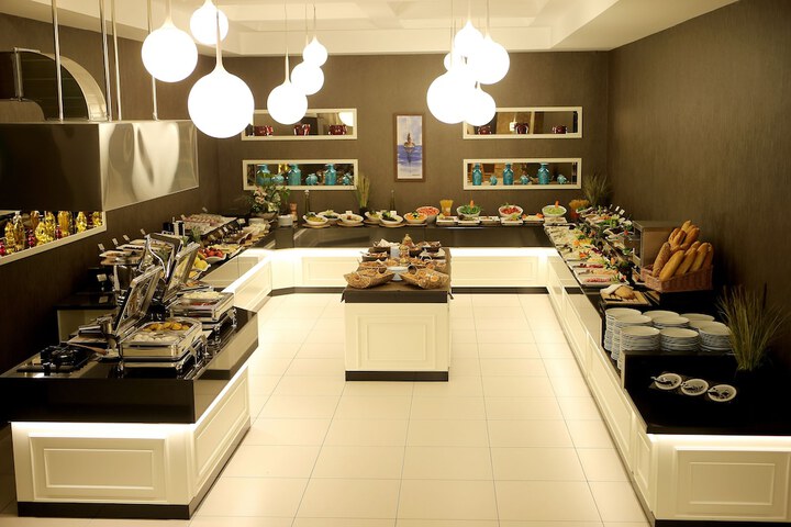 Dining 51 of 59